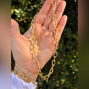 Gold Chain Necklace + Bracelet Set

Jewelry Set